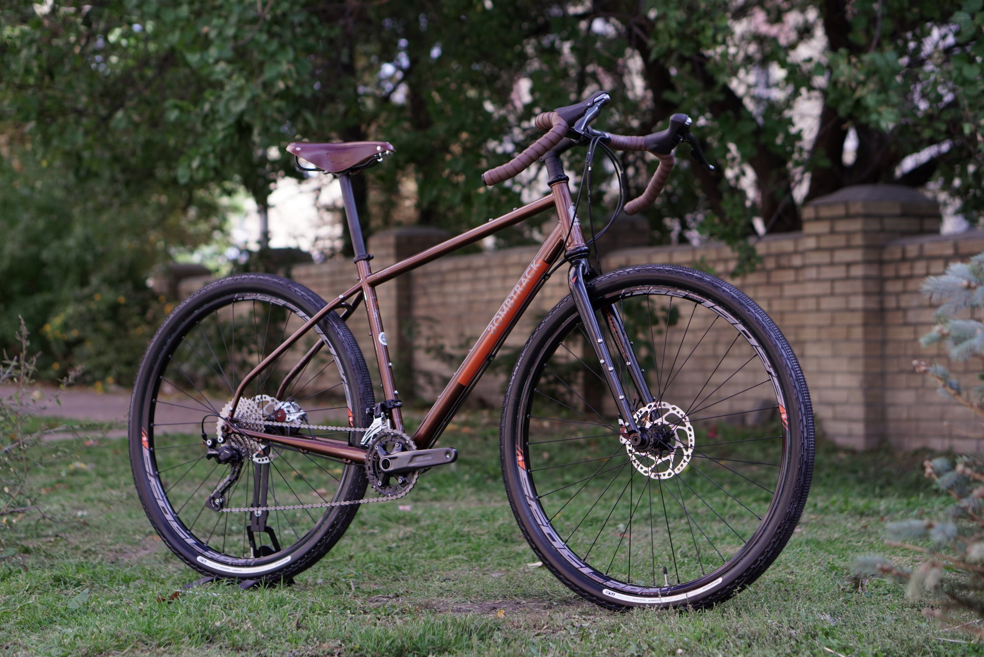 Велосипед BOMBTRACK Beyond custom V01.21 M коричневий